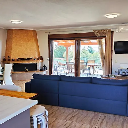 Traditional Estate Heated Pool & Garden, 5 Bedrooms *