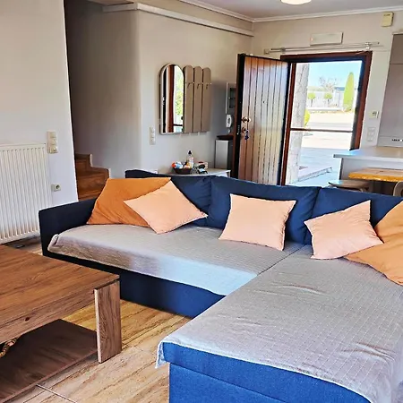 Ferienhaus Traditional Estate Heated Pool & Garden, 5 Bedrooms Metokhion Patriotikon