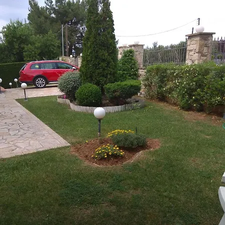 Traditional Estate Heated Pool & Garden, 5 Bedrooms *