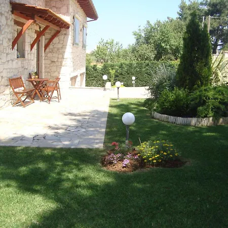 Traditional Estate Heated Pool & Garden, 5 Bedrooms