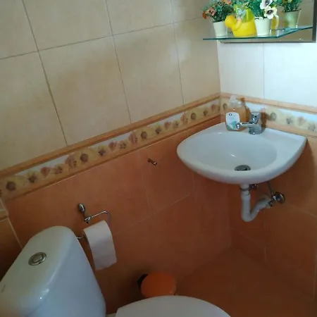 Traditional Estate Heated Pool & Garden, 5 Bedrooms *