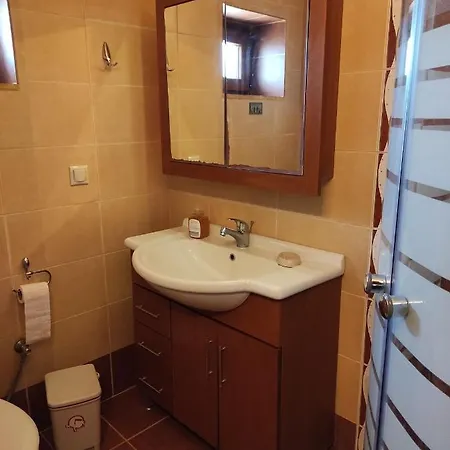 Дом отдыха Traditional Estate Heated Pool & Garden, 5 Bedrooms *
