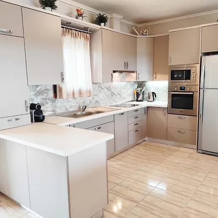 Дом отдыха Traditional Estate Heated Pool & Garden, 5 Bedrooms Metokhion Patriotikon