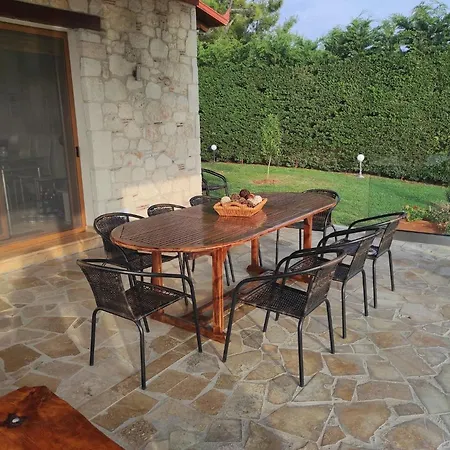 Traditional Estate Heated Pool & Garden, 5 Bedrooms
