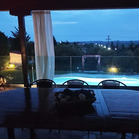 Traditional Estate Heated Pool & Garden, 5 Bedrooms *