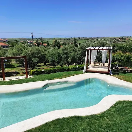 Дом отдыха Traditional Estate Heated Pool & Garden, 5 Bedrooms Metokhion Patriotikon