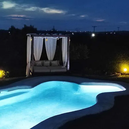Дом отдыха Traditional Estate Heated Pool & Garden, 5 Bedrooms