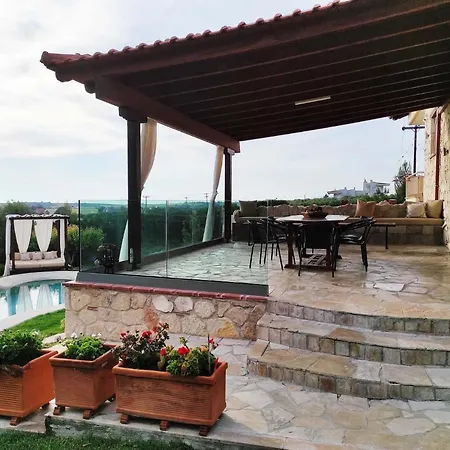 Traditional Estate Heated Pool & Garden, 5 Bedrooms *