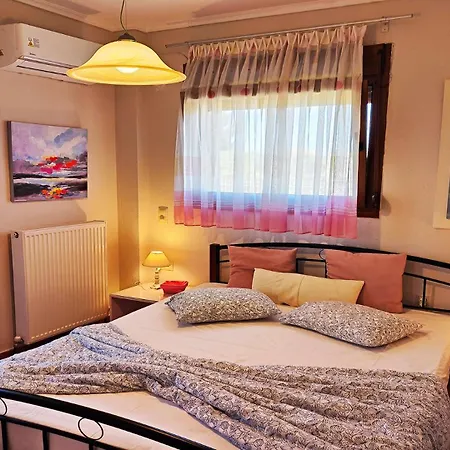 Дом отдыха Traditional Estate Heated Pool & Garden, 5 Bedrooms Metokhion Patriotikon