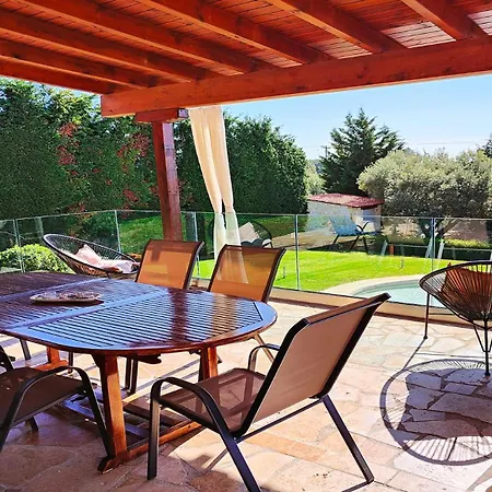 Дом отдыха Traditional Estate Heated Pool & Garden, 5 Bedrooms