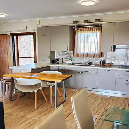 Traditional Estate Heated Pool & Garden, 5 Bedrooms * Metokhion Patriotikon