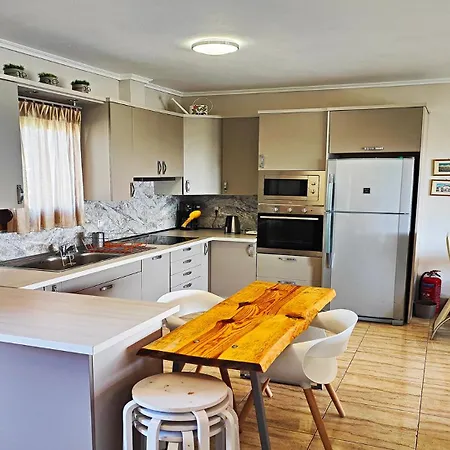 Дом отдыха Traditional Estate Heated Pool & Garden, 5 Bedrooms