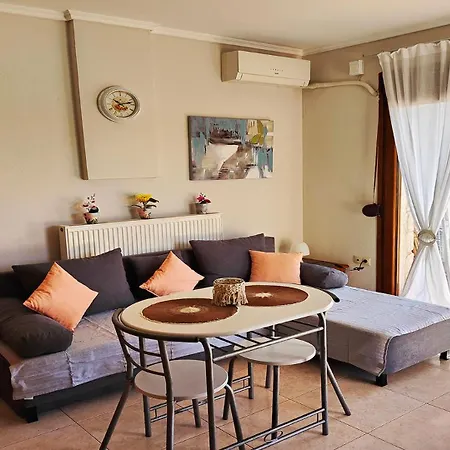 Дом отдыха Traditional Estate Heated Pool & Garden, 5 Bedrooms Metokhion Patriotikon