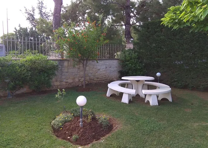 Traditional Estate Heated Pool & Garden, 5 Bedrooms Feriehus