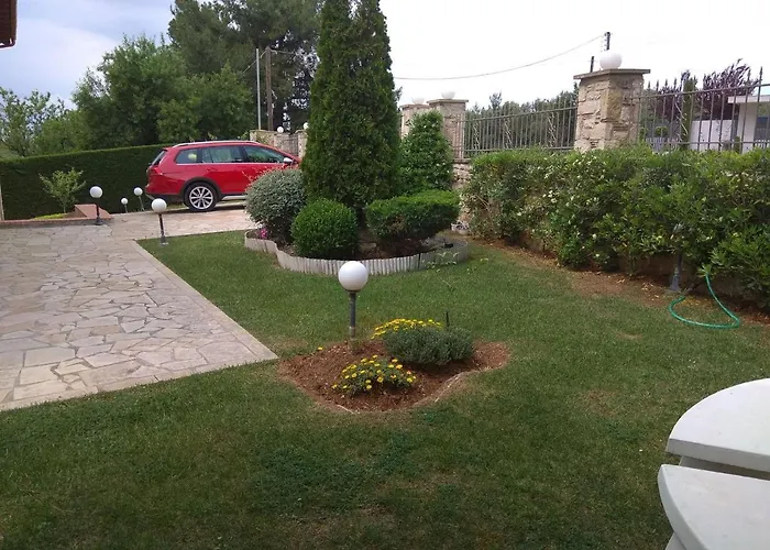 Traditional Estate Heated Pool & Garden, 5 Bedrooms *