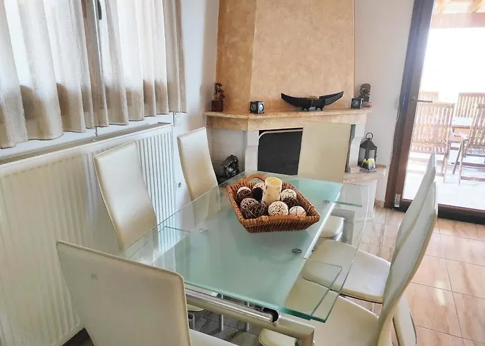 Traditional Estate Heated Pool & Garden, 5 Bedrooms Feriehus *