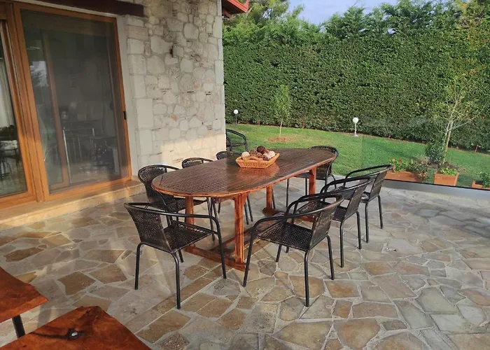 Traditional Estate Heated Pool & Garden, 5 Bedrooms