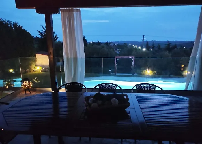 Traditional Estate Heated Pool & Garden, 5 Bedrooms *