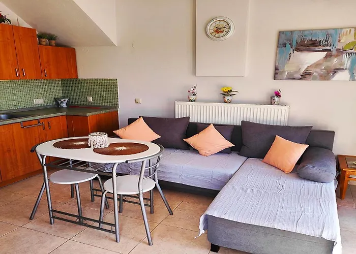 Traditional Estate Heated Pool & Garden, 5 Bedrooms Feriehus