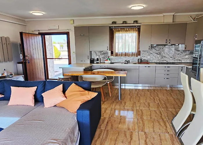 Feriehus Traditional Estate Heated Pool & Garden, 5 Bedrooms