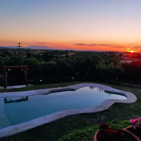 Traditional Estate Heated Pool & Garden, 5 Bedrooms