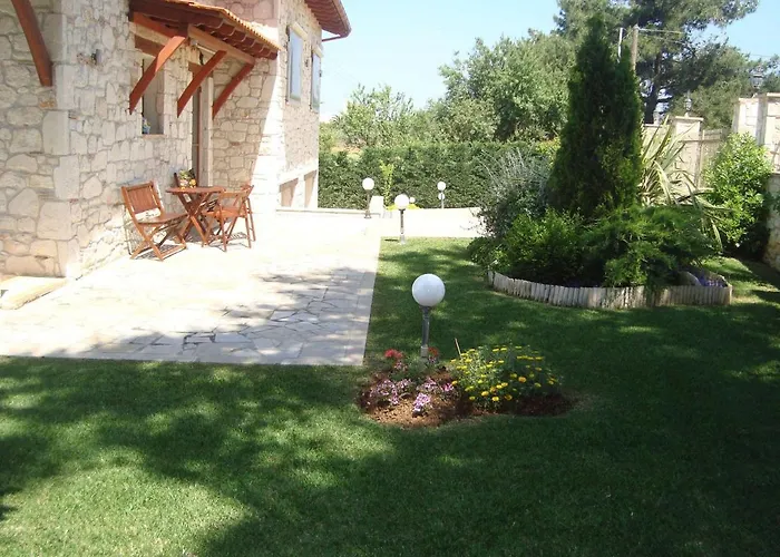 Traditional Estate Heated Pool & Garden, 5 Bedrooms
