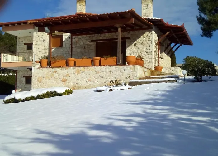 Traditional Estate Heated Pool & Garden, 5 Bedrooms