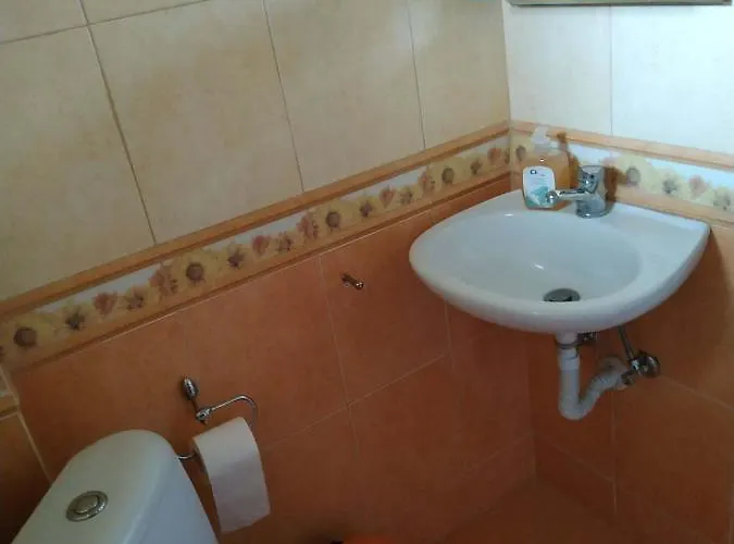 Traditional Estate Heated Pool & Garden, 5 Bedrooms *