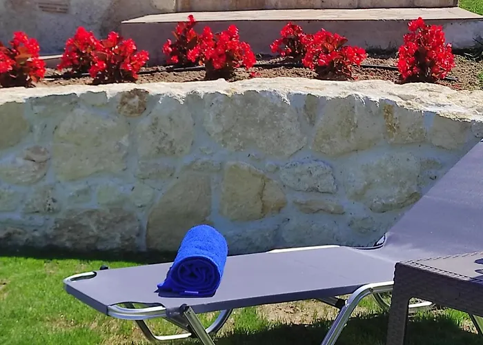 Traditional Estate Heated Pool & Garden, 5 Bedrooms *
