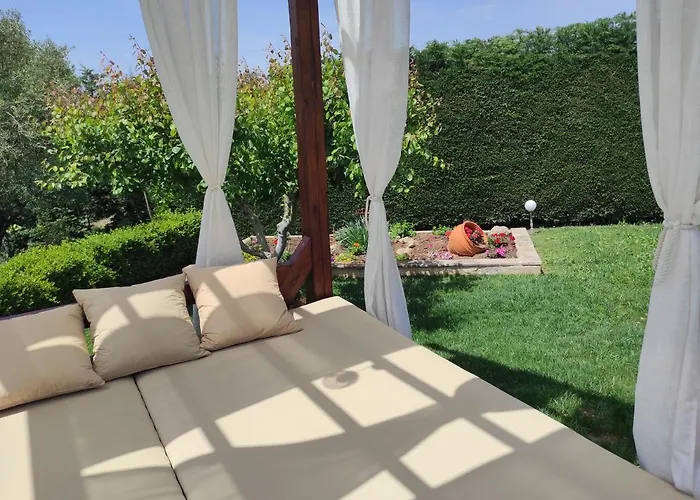 Traditional Estate Heated Pool & Garden, 5 Bedrooms * Metokhion Patriotikon