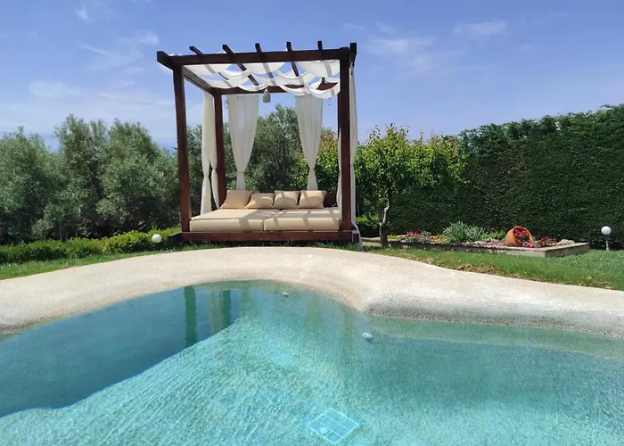 Casa de Férias Traditional Estate Heated Pool & Garden, 5 Bedrooms Metokhion Patriotikon