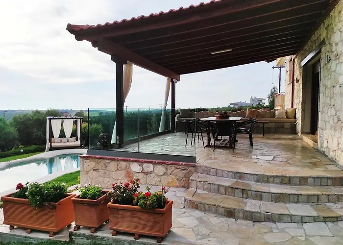 Traditional Estate Heated Pool & Garden, 5 Bedrooms *