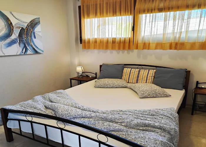 Traditional Estate Heated Pool & Garden, 5 Bedrooms Metokhion Patriotikon