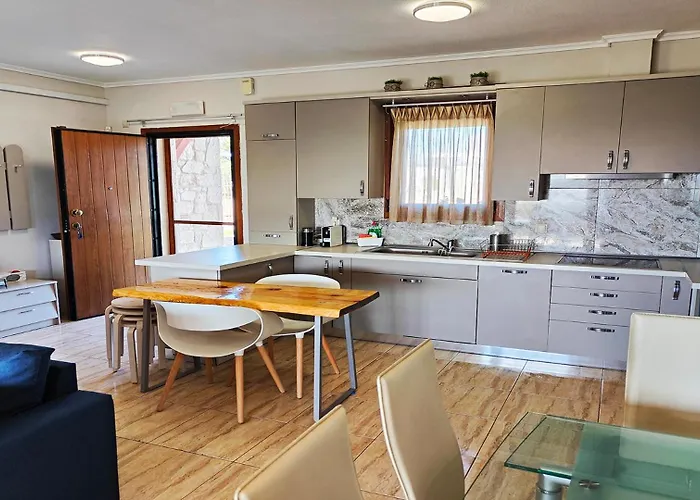 Traditional Estate Heated Pool & Garden, 5 Bedrooms * Metokhion Patriotikon