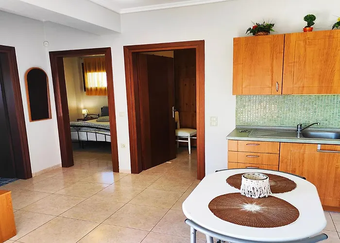 Traditional Estate Heated Pool & Garden, 5 Bedrooms *